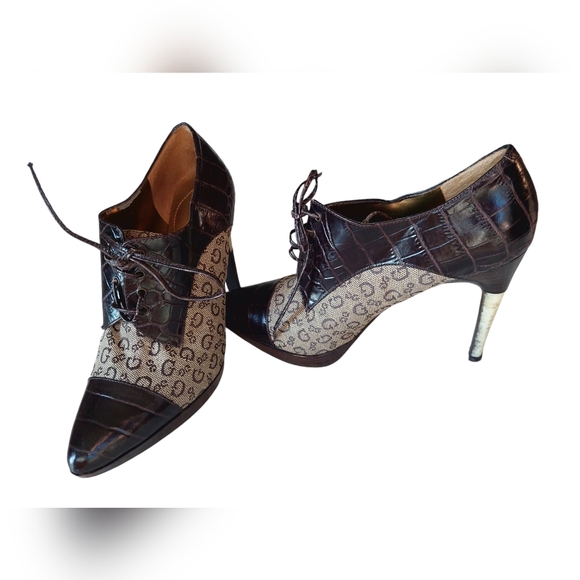 Vintage Guess by Marciano Heels Y2k Size 6 Womans Shoes Cap Toe Brown Tan Logo - Picture 1 of 7